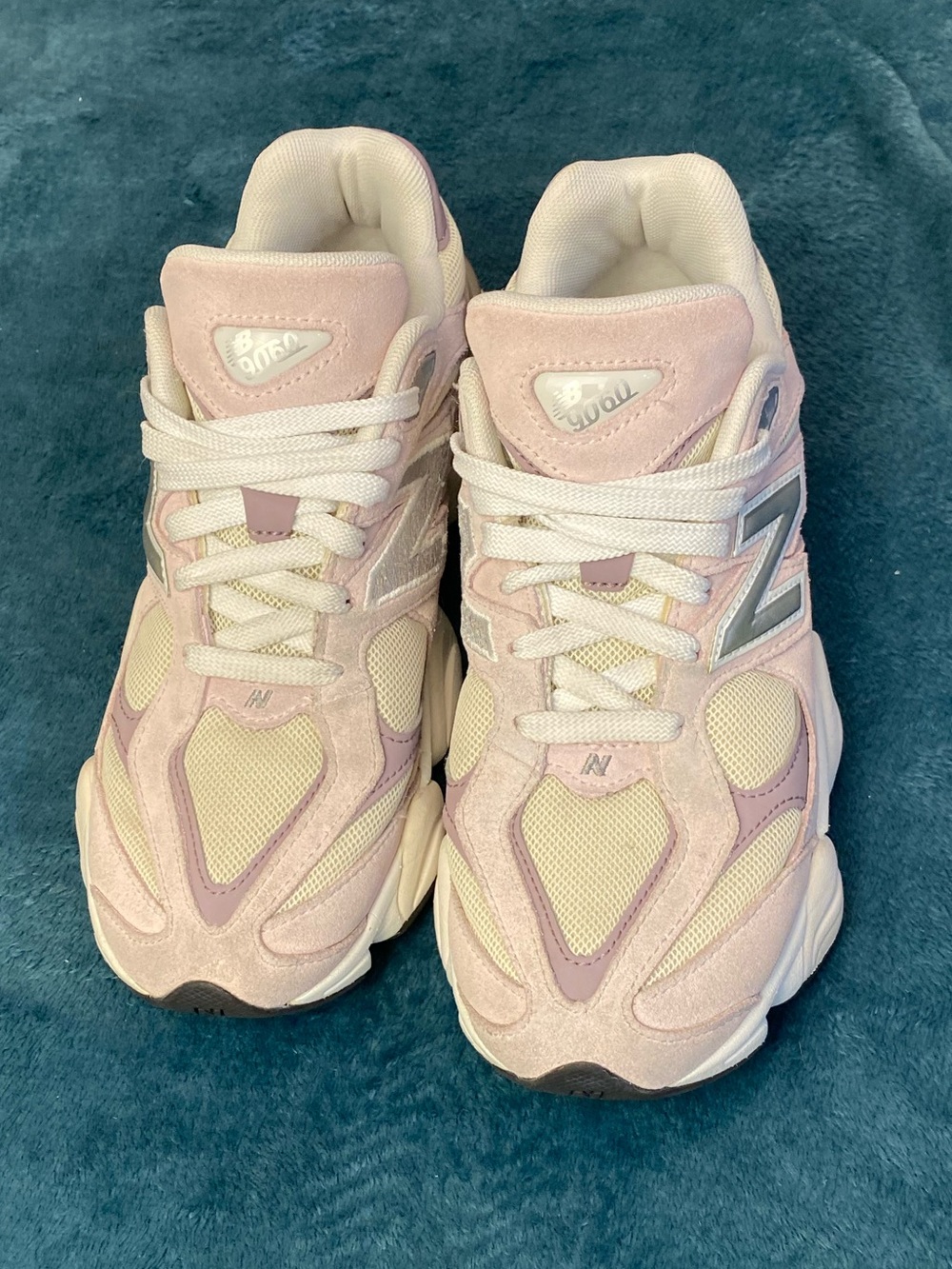 NEW BALANCE 9060 women Leather and Mesh Sneakers white and lilac, size 8.5